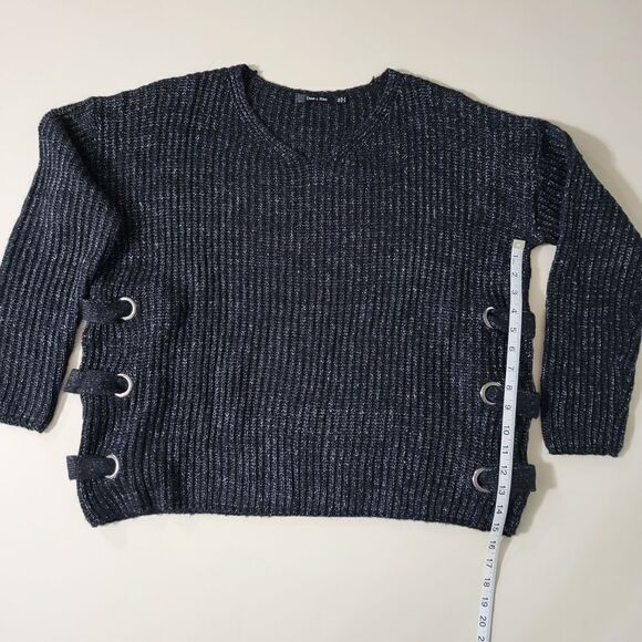 Doe & Rae Women's Black Marled V-neck Long Sleeve Sweater - Picture 8 of 14